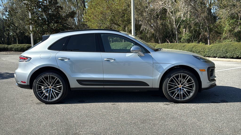 Certified 2026 Porsche Macan AWD/4WD image 28