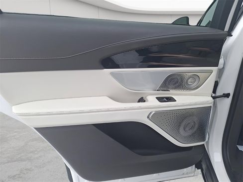 Used 2025 Lincoln Nautilus Black Label w/ Jet Appearance Package image 16