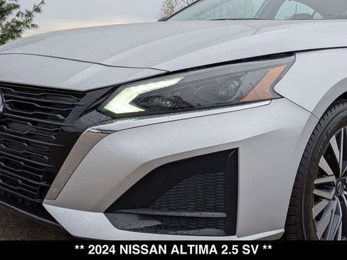 Used 2024 Nissan Altima 2.5 SV FWD image 16