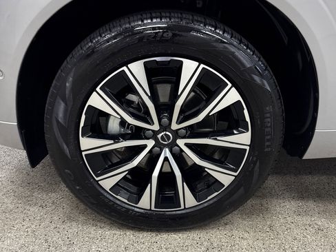 Used 2025 Volvo XC60 B5 Plus image 2