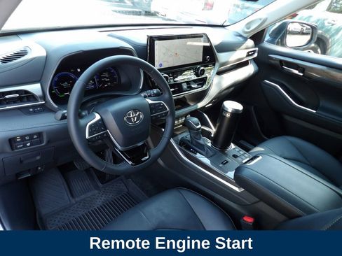 Used 2025 Toyota Highlander Limited AWD/4WD image 10