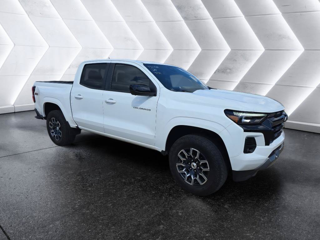 Used 2024 Chevrolet Colorado Z71 w/ Z71 Convenience Package 2 AWD/4WD image 3