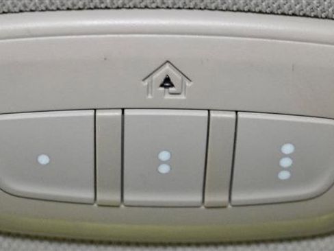 Used 2018 Chrysler Pacifica Touring-L image 32