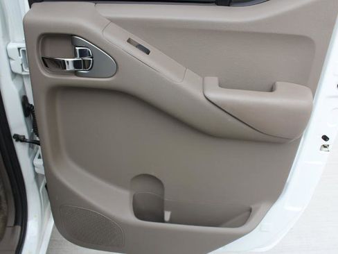 Used 2014 Nissan Frontier SV image 14