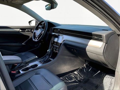 Used 2022 Volkswagen Passat 2.0T SE image 26