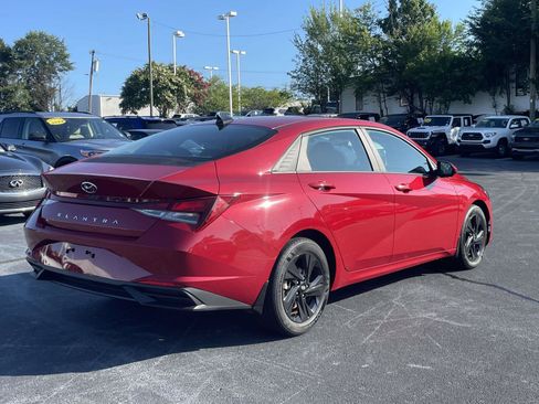 Used 2022 Hyundai Elantra SEL FWD image 7
