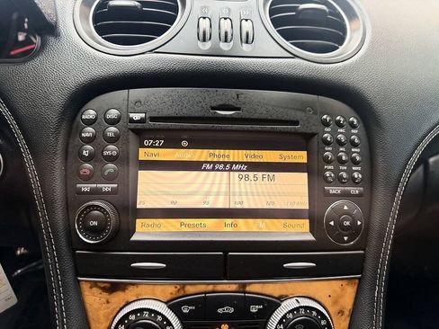Used 2011 Mercedes-Benz SL 550 image 10