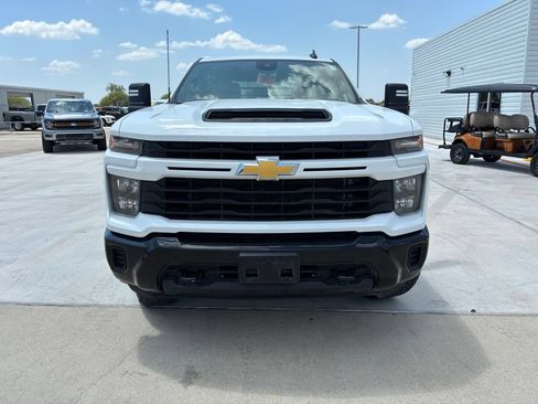 Used 2025 Chevrolet Silverado 2500 Custom w/ Custom Convenience Package AWD/4WD image 8