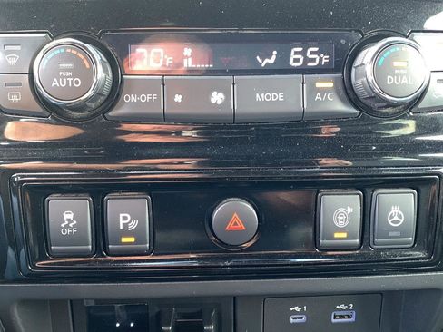 Used 2021 Nissan Titan PRO-4X w/ Pro-4x Convenience Package image 8