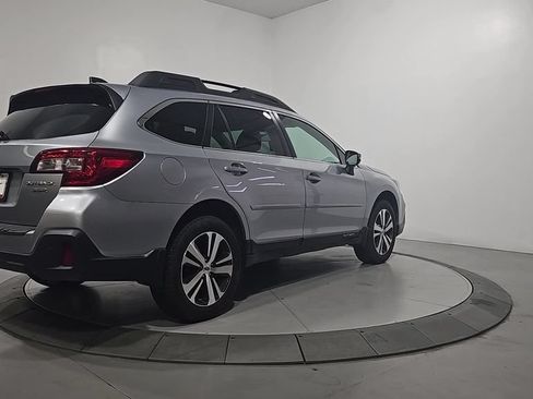 Used 2018 Subaru Outback 3.6R Limited AWD/4WD image 5