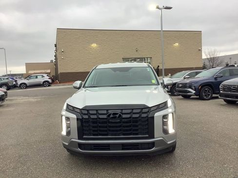 Used 2023 Hyundai Palisade SE image 2