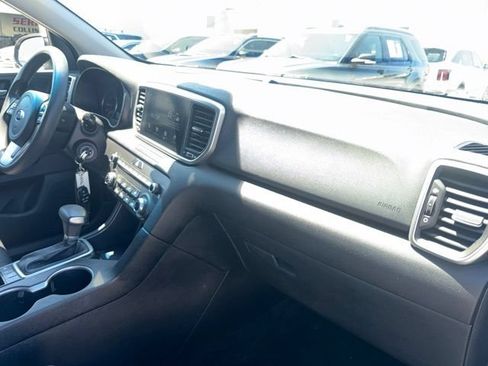 Used 2020 Kia Sportage LX AWD/4WD image 16