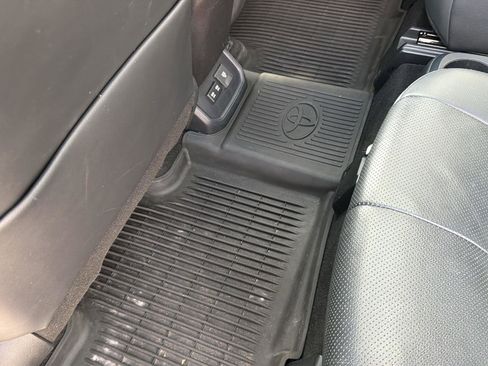 Used 2020 Toyota Highlander Platinum AWD/4WD image 26