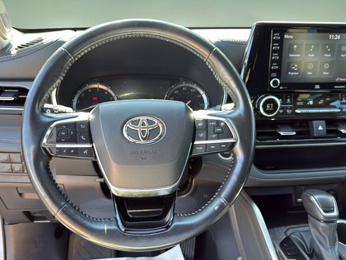 Used 2021 Toyota Highlander Limited AWD/4WD image 24