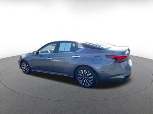 Used 2025 Nissan Altima 2.5 SV image 10