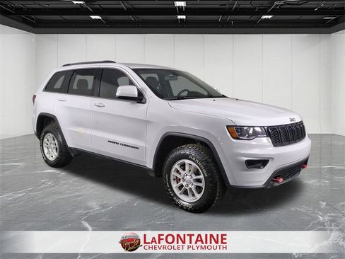 Used 2020 Jeep Grand Cherokee Laredo image 2