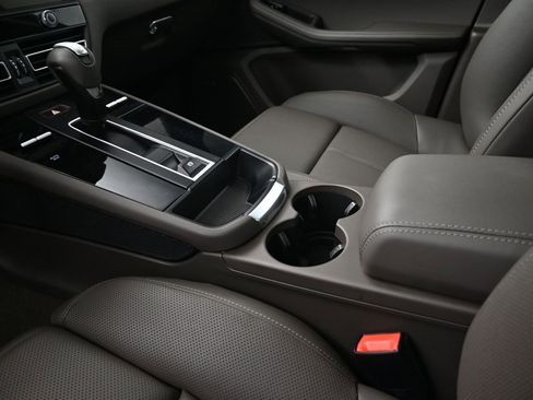 Used 2022 Porsche Macan image 22