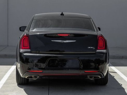 Used 2019 Chrysler 300 S RWD image 14