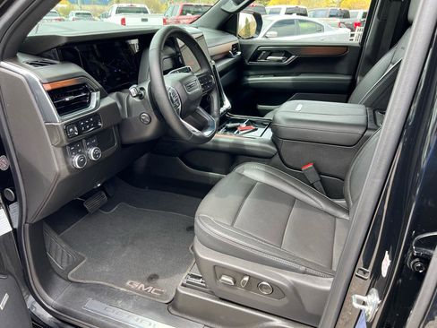 Used 2025 GMC Yukon XL Denali AWD/4WD image 18