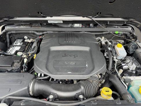 Used 2018 Jeep Wrangler Unlimited Sahara AWD/4WD image 33