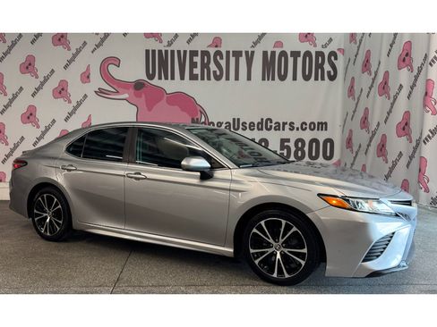 Used 2020 Toyota Camry SE FWD image 4