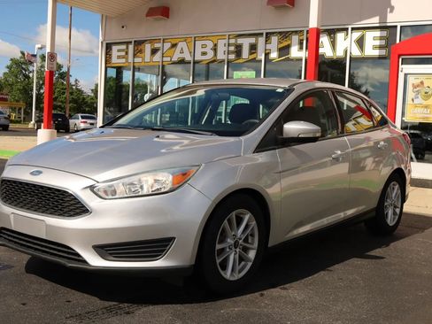 Used 2017 Ford Focus SE FWD image 3