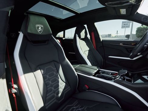 Used 2025 Lamborghini Urus SE image 41