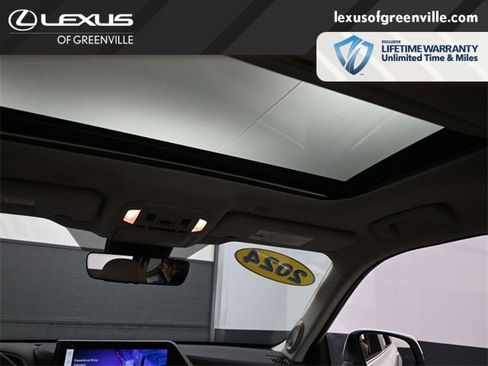 Used 2024 Toyota Highlander Limited image 25