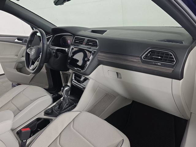 Used 2023 Volkswagen Tiguan SEL R-Line AWD/4WD image 29