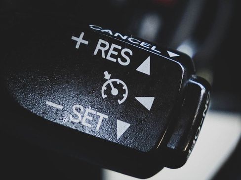 Used 2016 Toyota Corolla LE image 11