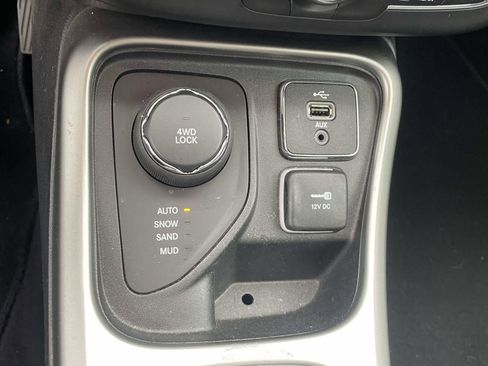 Used 2017 Jeep Compass Latitude w/ Popular Equipment Group AWD/4WD image 20