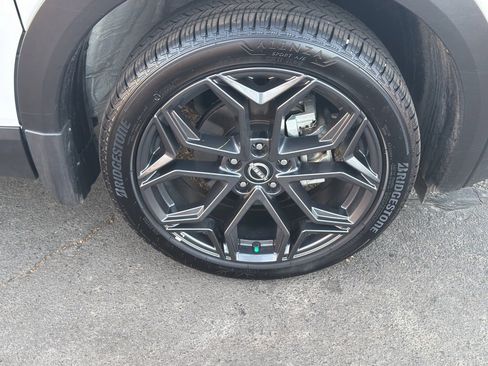 Certified 2025 Nissan Kicks SR image 9