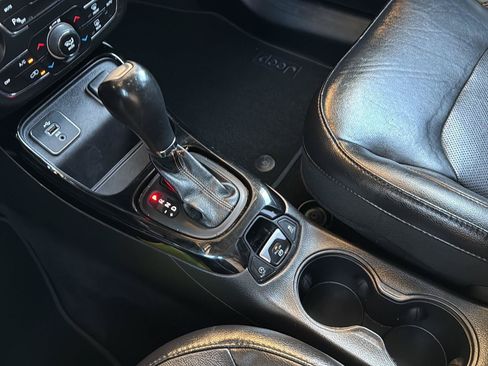 Used 2018 Jeep Compass Limited w/ Safe & Security Group FWD image 20