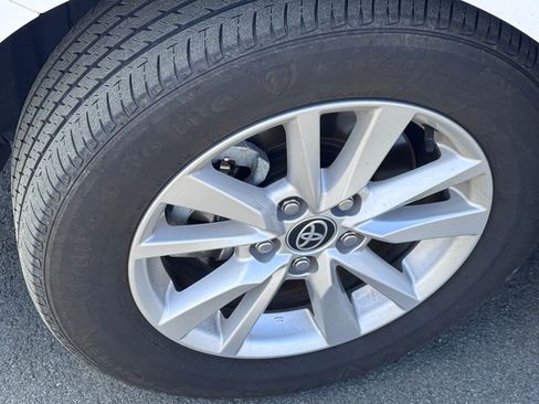 Used 2025 Toyota Camry LE w/ Convenience Package image 20