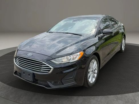 Used 2020 Ford Fusion SE FWD image 2