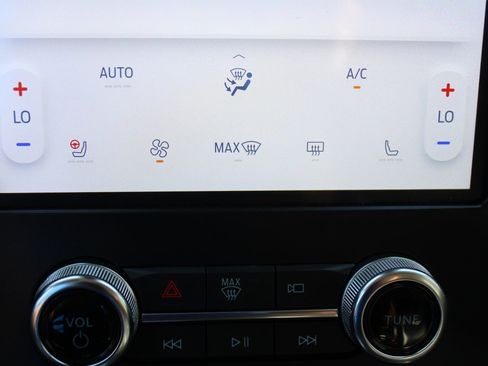 Used 2024 Ford Edge Titanium image 43