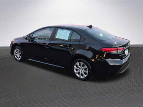 Used 2026 Toyota Corolla LE image 5