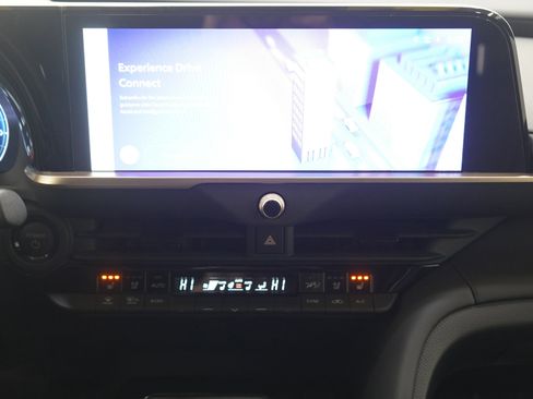 Used 2025 Toyota Crown XLE image 17