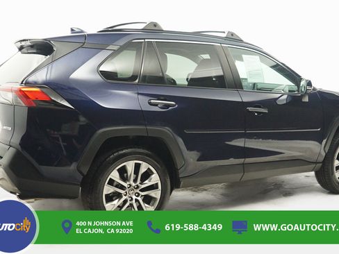 Used 2022 Toyota RAV4 Limited FWD image 6