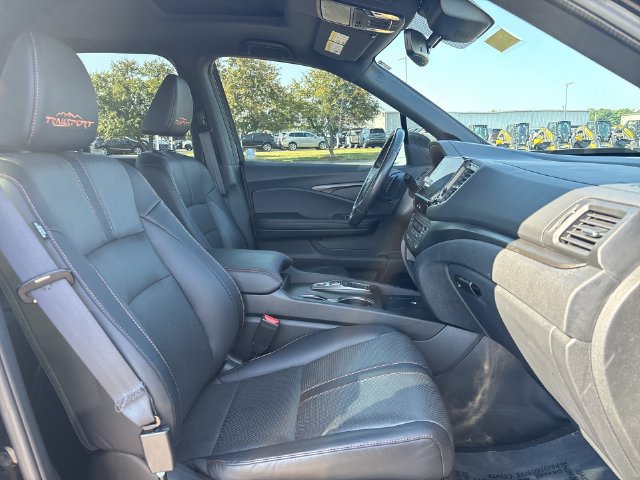 Used 2025 Honda Ridgeline TrailSport image 15