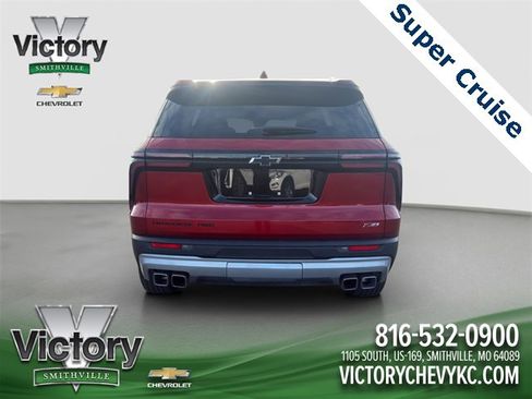 Used 2024 Chevrolet Traverse Z71 w/ Enhanced Driving Package image 5