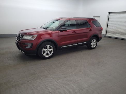 Used 2016 Ford Explorer XLT w/ Equipment Group 202A AWD/4WD image 2