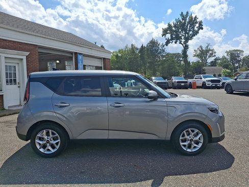 Used 2023 Kia Soul S FWD image 6