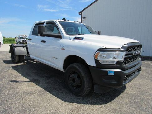Used 2022 RAM 3500 Tradesman RWD image 9