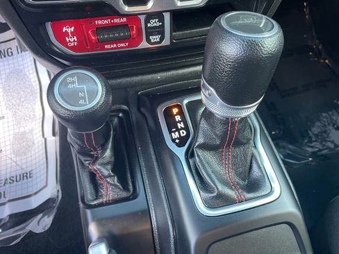 Used 2023 Jeep Gladiator Rubicon AWD/4WD image 24