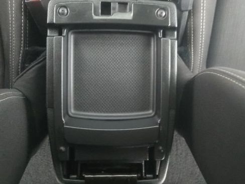 Used 2018 Jeep Wrangler Unlimited Sahara AWD/4WD image 34