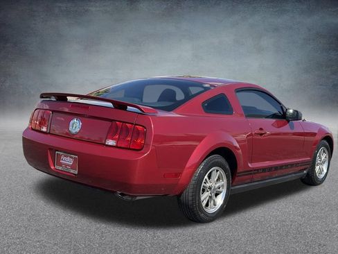 Used 2005 Ford Mustang Coupe RWD image 3