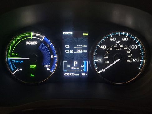 Used 2021 Mitsubishi Outlander LE image 23