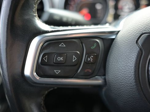 Used 2018 Jeep Wrangler Unlimited Sahara AWD/4WD image 27