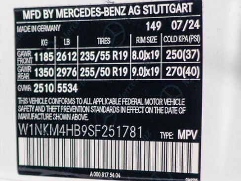 Used 2025 Mercedes-Benz GLC 300 4MATIC image 38